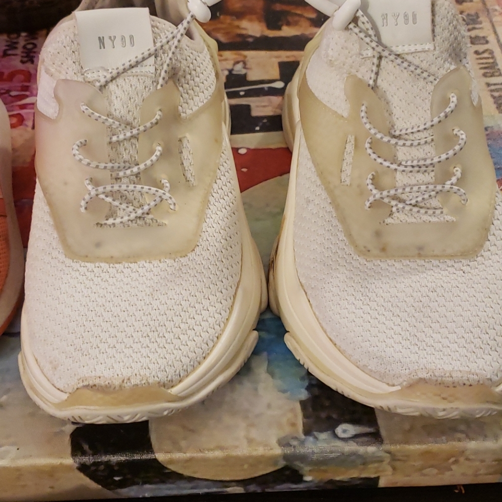 New balance n steve maddens